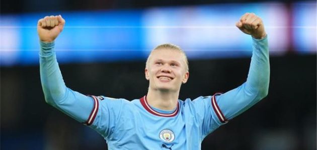 هالاند بعد تربعه على عرش هدافي الدوري الإنجليزي التاريخيين: مستعد لمبادلة أهدافي بالثلاثية